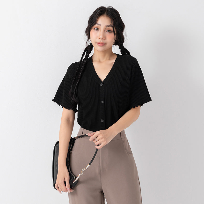 Playful Lettuce-Trim V-Neck Short Sleeve Knit Plus Size Top