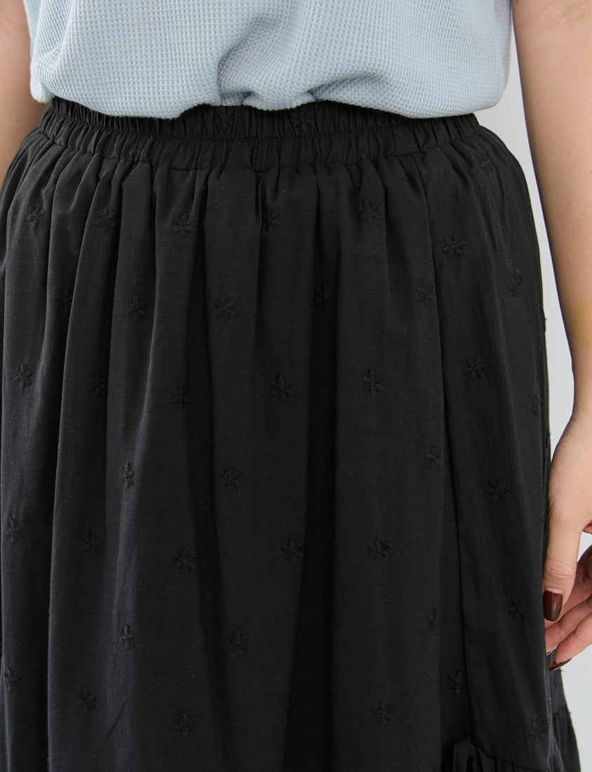 Romantic Intricate Lace Bow Plus Size Maxi Skirt