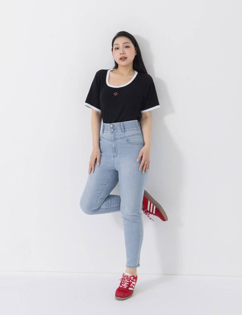 Contrast Cherry Embroidery Crewneck Plus Size Tee
