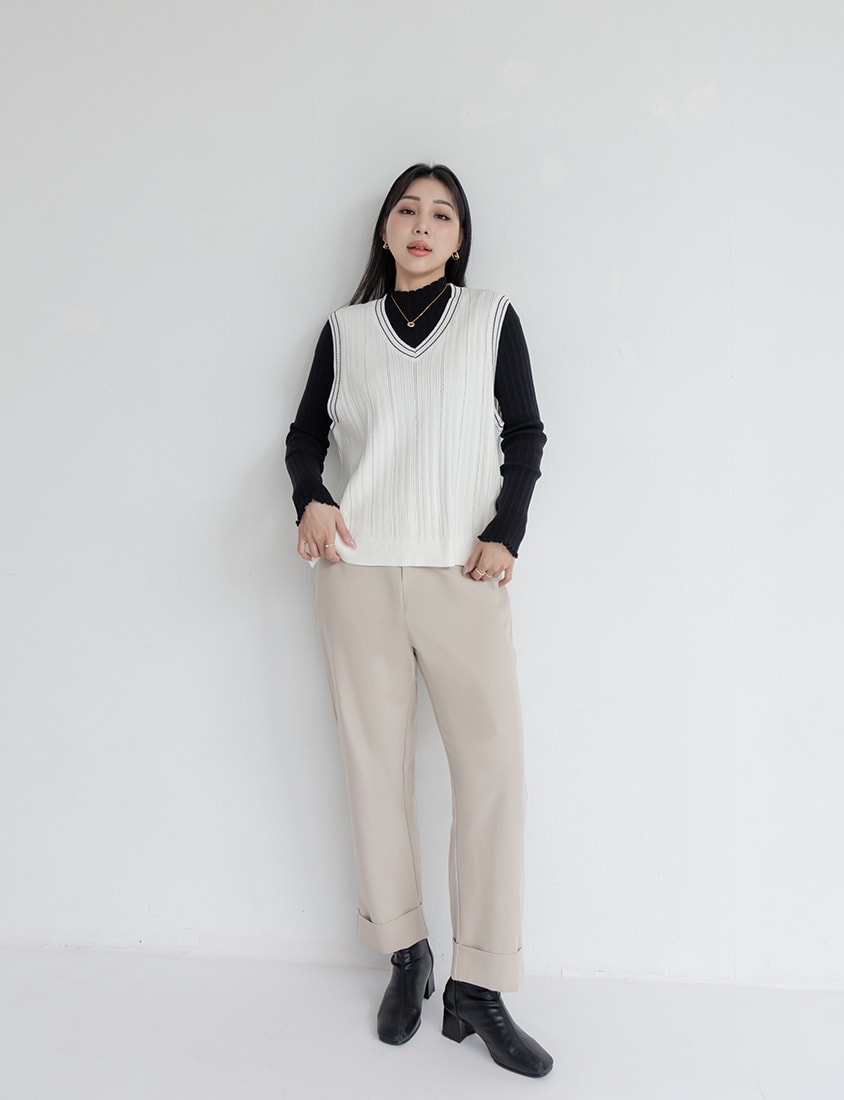 MISS. Korean Style Contrast V-Neck Plus Size Knit Vest