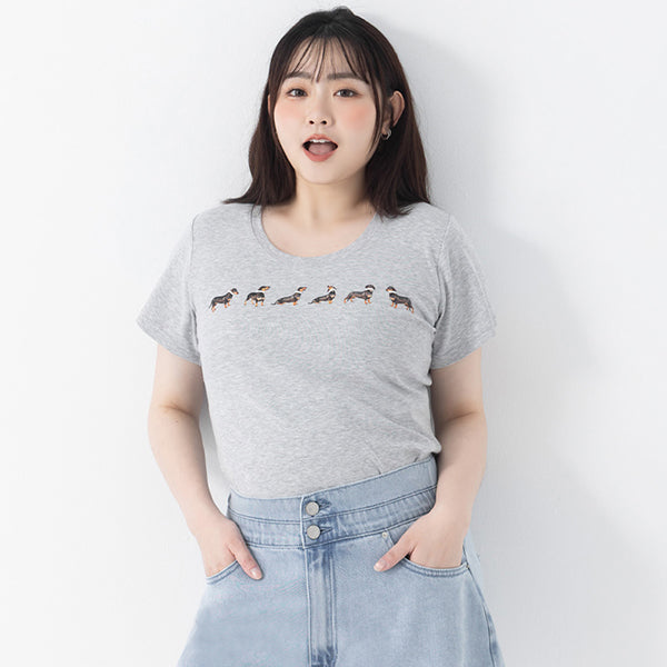 Playful Pearl Dachshund Embroidery Plus Size Crewneck Tee