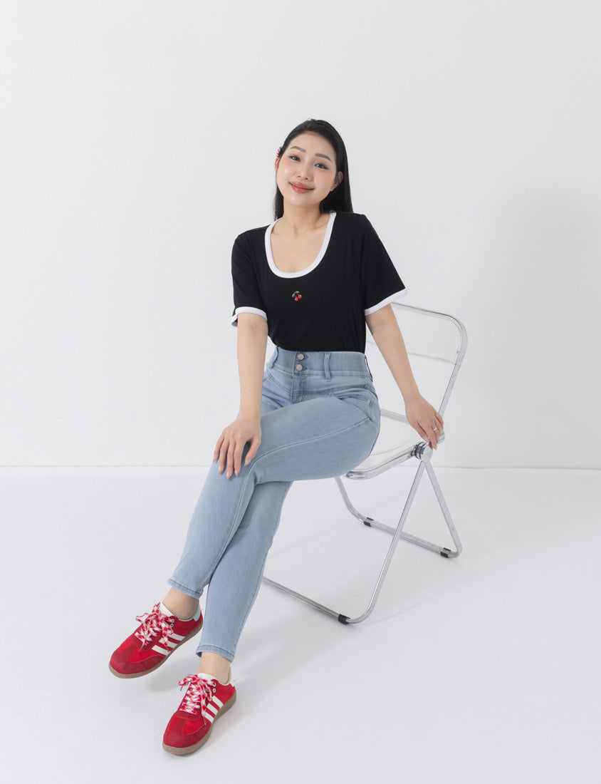 Contrast Cherry Embroidery Crewneck Plus Size Tee