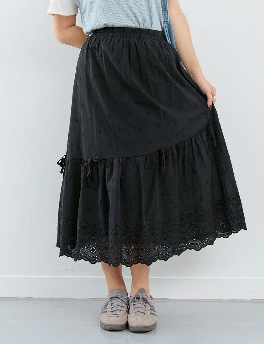 Romantic Intricate Lace Bow Plus Size Maxi Skirt