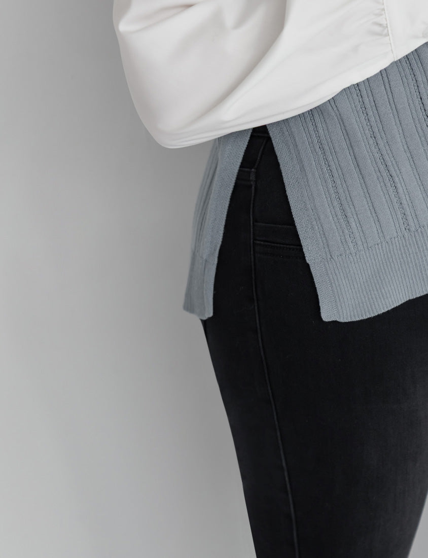 MISS. Korean Style Contrast V-Neck Plus Size Knit Vest