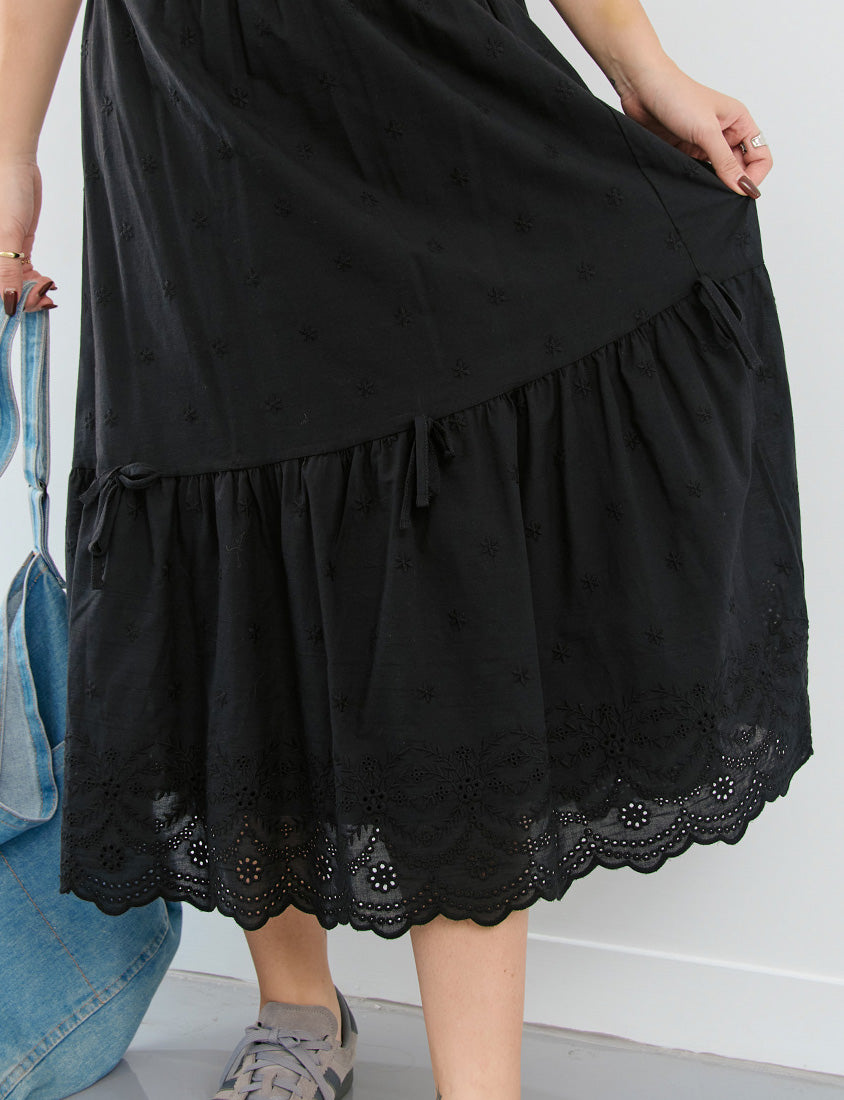 Romantic Intricate Lace Bow Plus Size Maxi Skirt