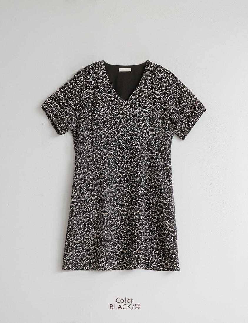 Japanese Style Floral Puff Sleeve V-Neck Plus Size Mini Dress