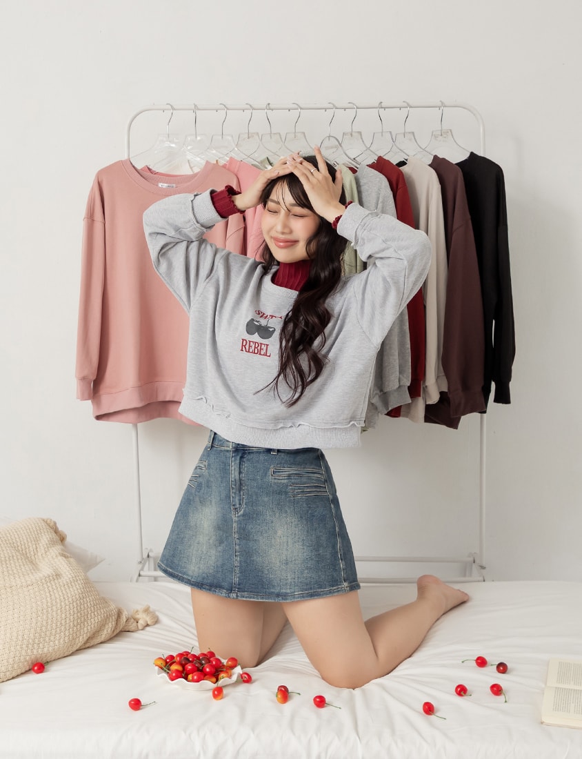 Cute Cherry Raw-Edge Oversized Sweatshirt