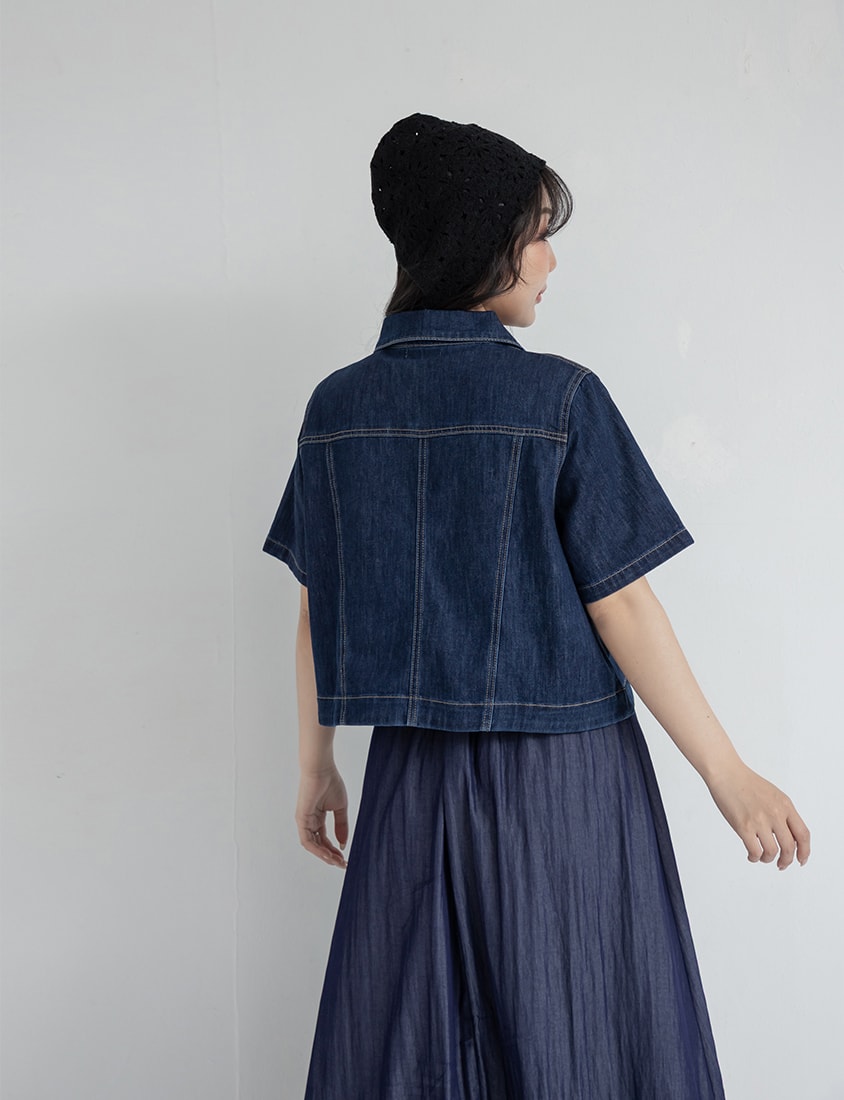 Curved Cut Plus Size Cropped Denim Jacket