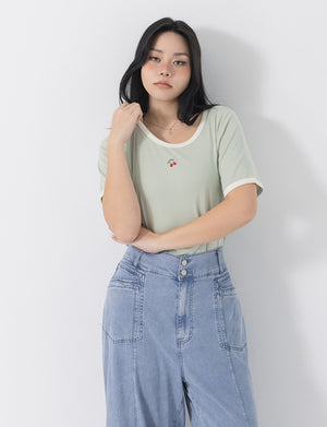 Contrast Cherry Embroidery Crewneck Plus Size Tee