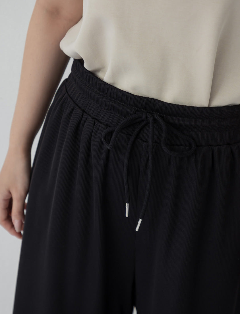 Hip-Contouring Slim Plus Size Wide Leg Pants (Short)