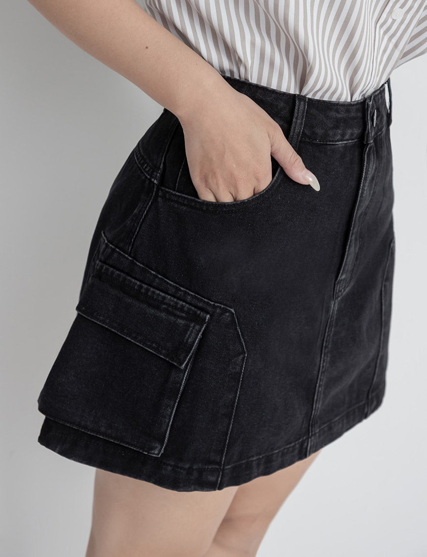 Sweet & Edgy Utility Cargo Pocket A-Line Plus Size Mini Skirt