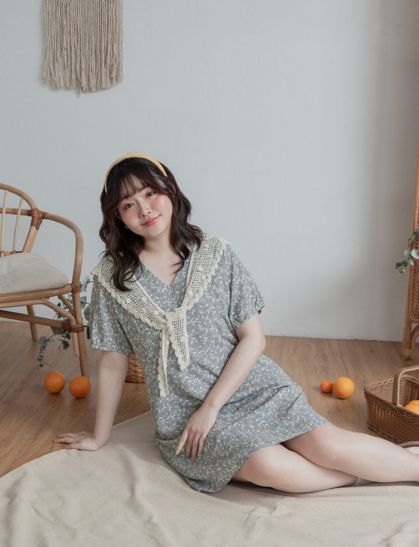 Japanese Style Floral Puff Sleeve V-Neck Plus Size Mini Dress