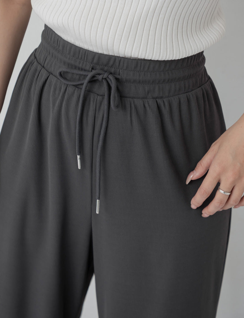 Hip-Contouring Slim Plus Size Wide Leg Pants (Short)