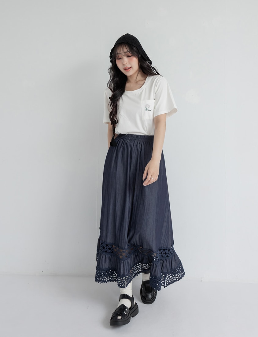 Silky Cool Floral Embroidery Plus Size Tee