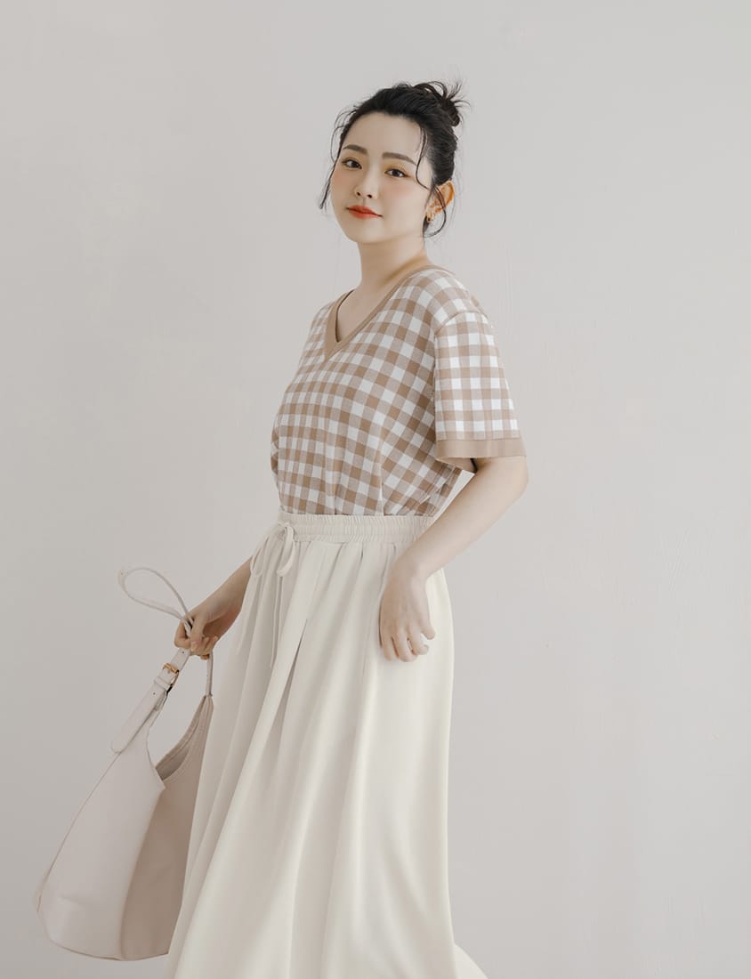 Plaid V-Neck Knit Plus Size Short Sleeve Top