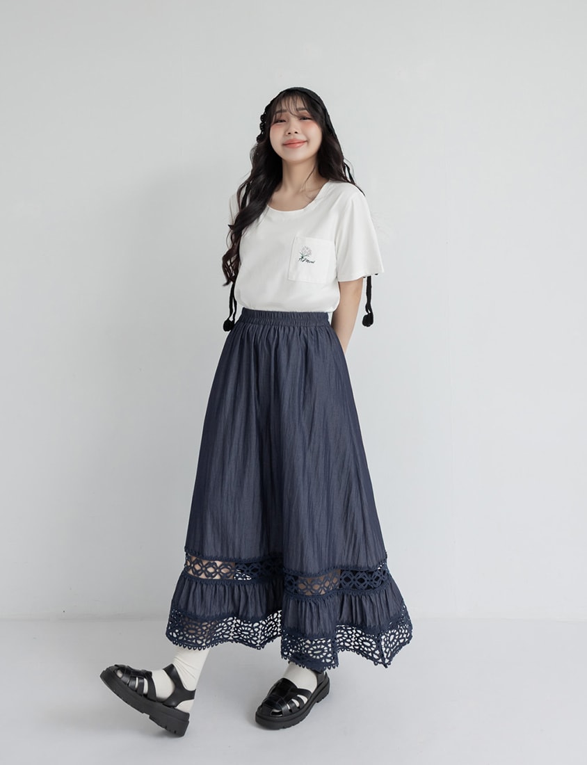 Silky Cool Floral Embroidery Plus Size Tee