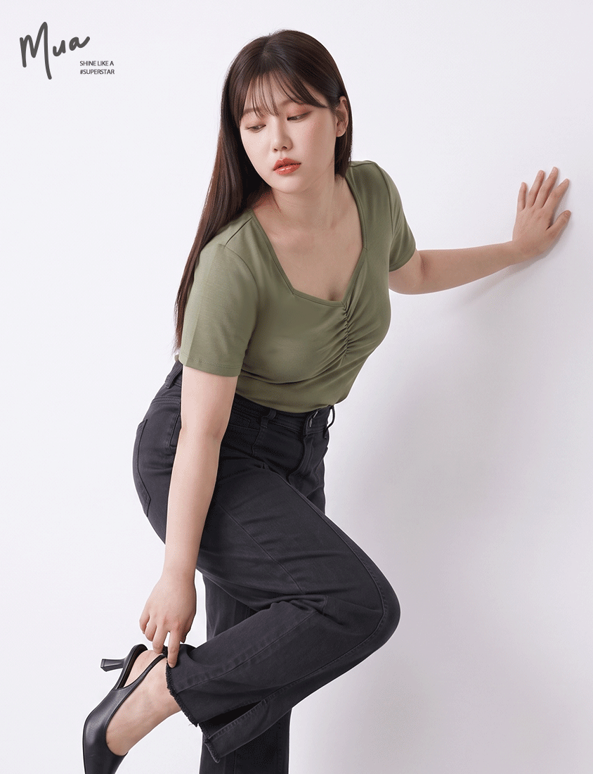 MUA! Sweet & Sexy Sweetheart Neck Cropped Plus Size Tee