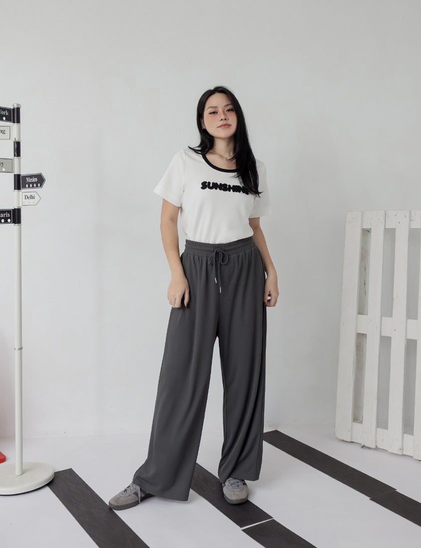Contrast Fuzzy Embroidery Plus Size Crewneck Tee