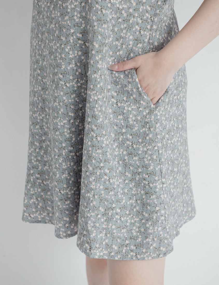 Japanese Style Floral Puff Sleeve V-Neck Plus Size Mini Dress