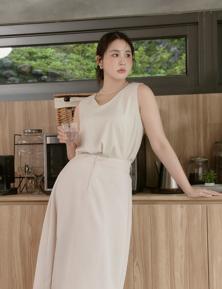 MISS. Minimal V-Neck Chiffon Wide Strap Plus Size Tank Top