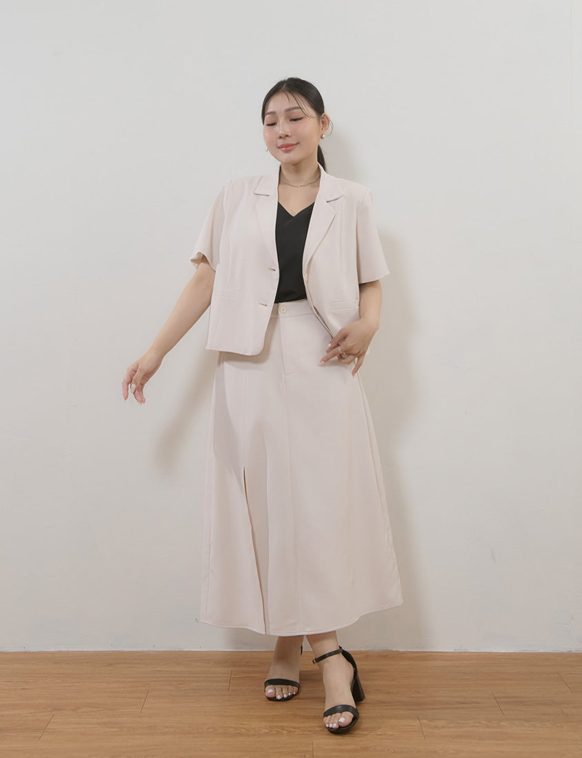 MISS. Silky Cool Cropped Tailored Plus Size Blazer