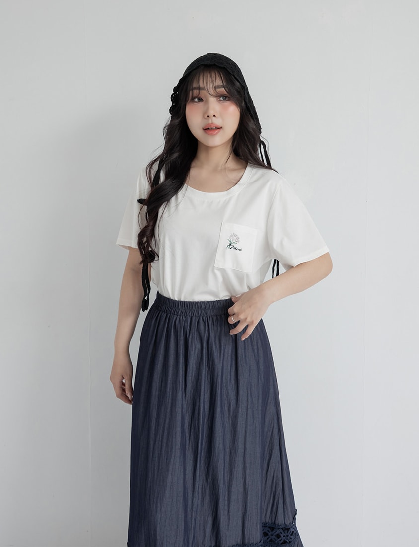 Silky Cool Floral Embroidery Plus Size Tee