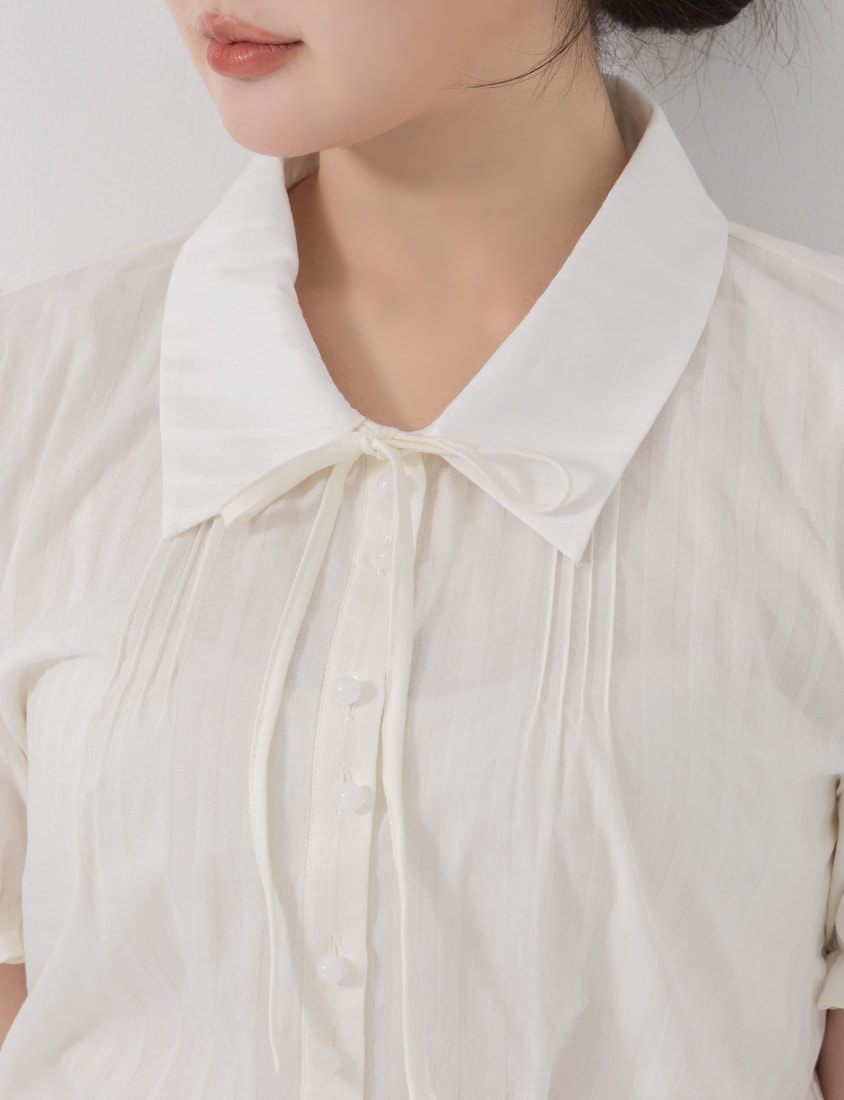 Sweet Pleated Collar Tie-Front Puff Sleeve Plus Size Shirt