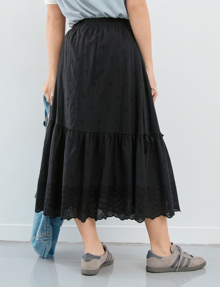 Romantic Intricate Lace Bow Plus Size Maxi Skirt