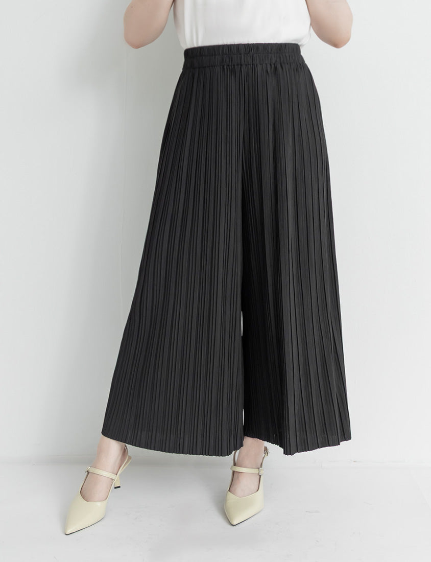 Silky Cool Fine Pleated Plus Size Wide-Leg Pants