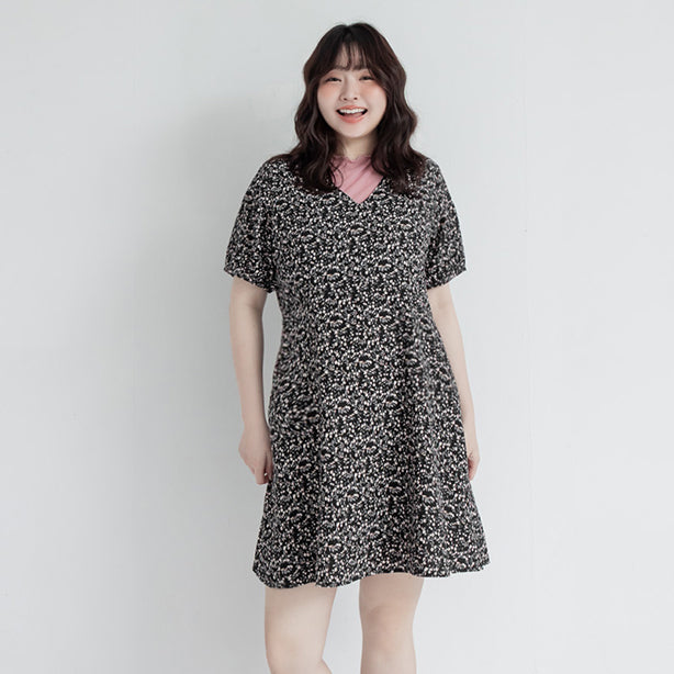 Japanese Style Floral Puff Sleeve V-Neck Plus Size Mini Dress