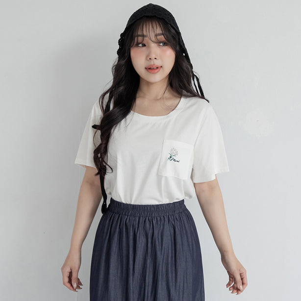 Silky Cool Floral Embroidery Plus Size Tee