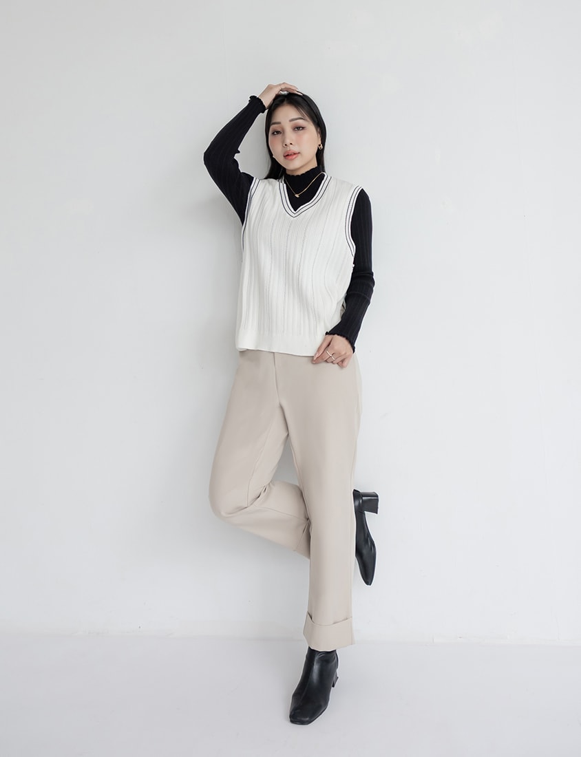 MISS. Korean Style Contrast V-Neck Plus Size Knit Vest