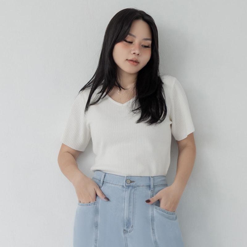 Tence Silky V-Neck Plus Size Ribbed Knit Top