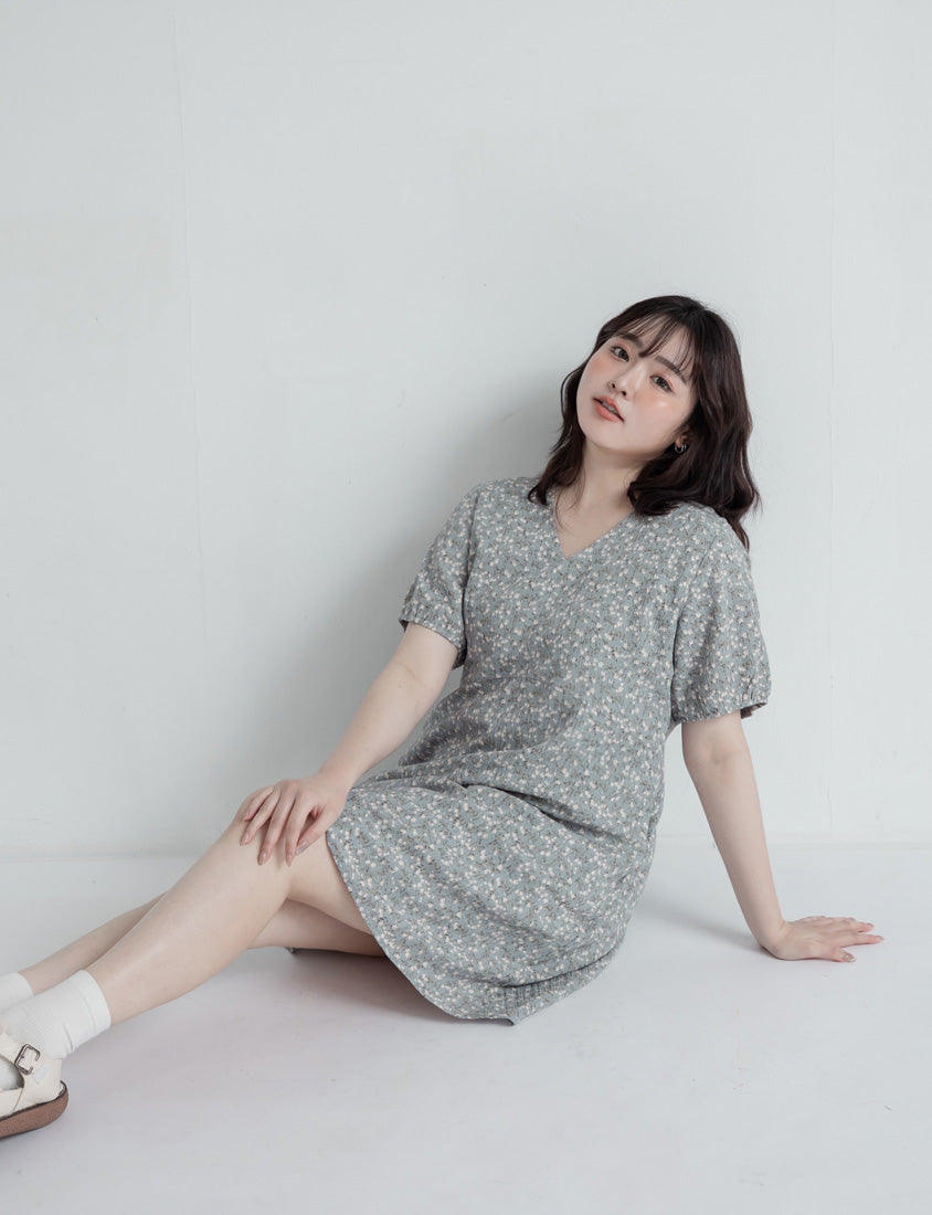 Japanese Style Floral Puff Sleeve V-Neck Plus Size Mini Dress