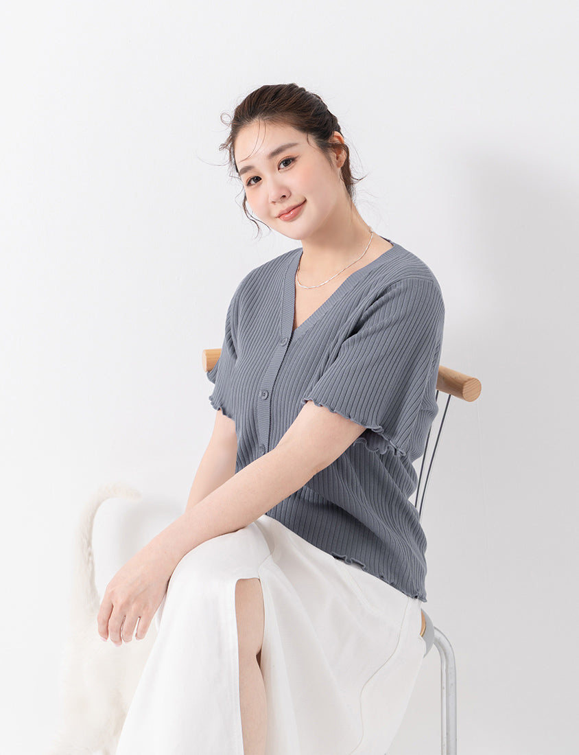 Playful Lettuce-Trim V-Neck Short Sleeve Knit Plus Size Top