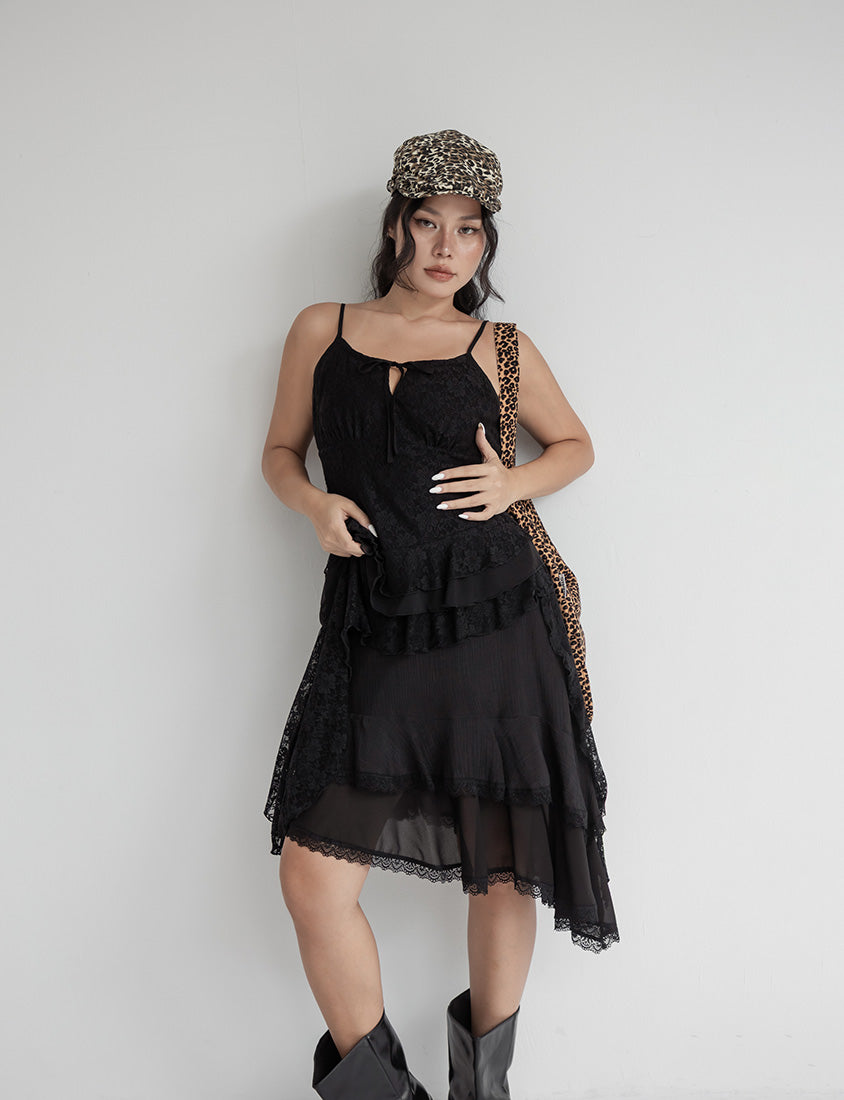 MUA! Sweet Lace Asymmetrical Hem Plus Size Cami Top