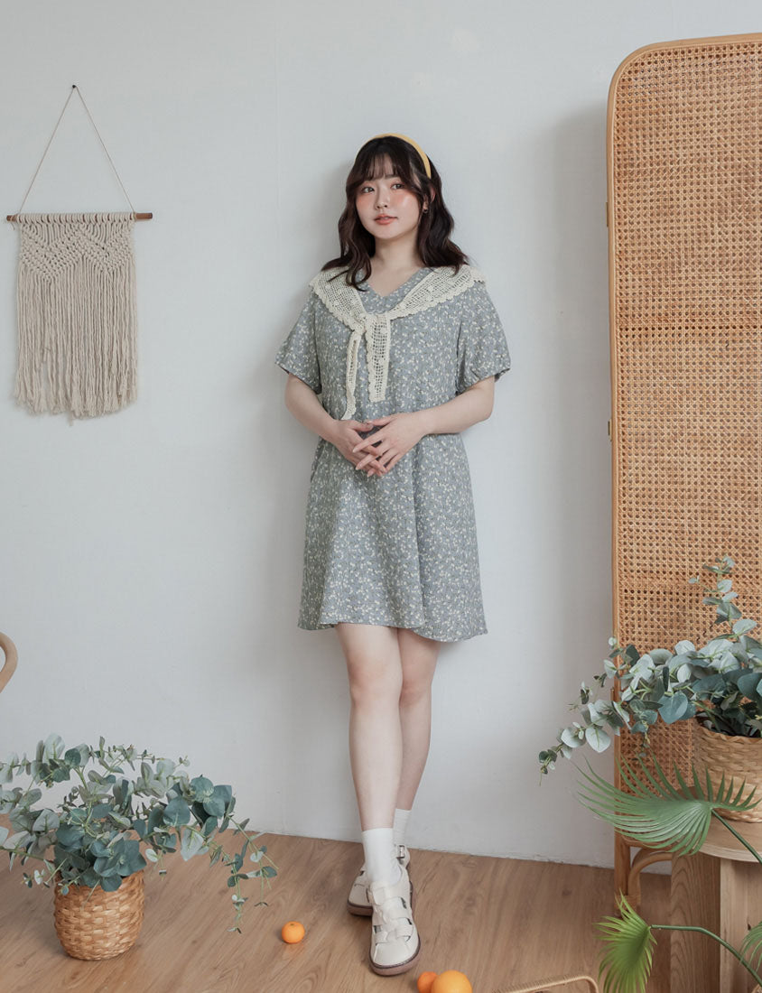 Japanese Style Floral Puff Sleeve V-Neck Plus Size Mini Dress