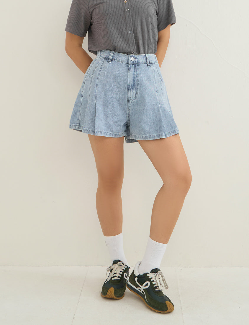 Pleated Slim-Fit A-Line Plus Size Denim Shorts