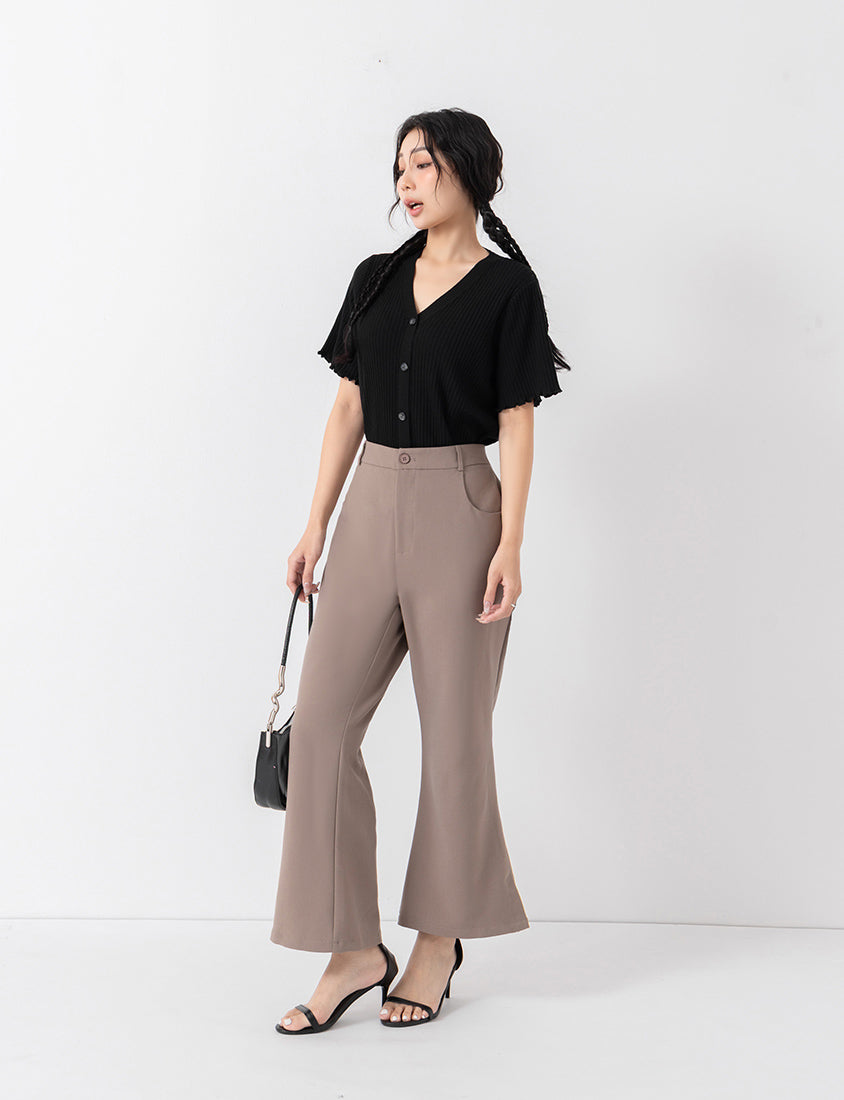 Playful Lettuce-Trim V-Neck Short Sleeve Knit Plus Size Top