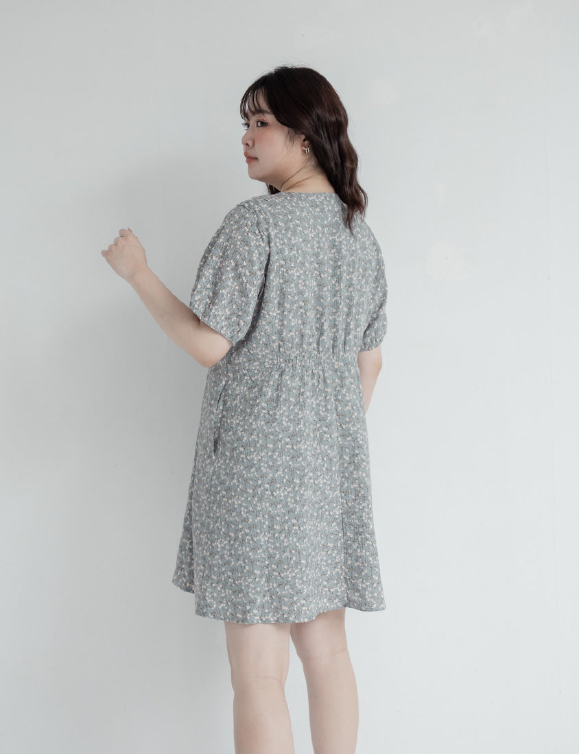Japanese Style Floral Puff Sleeve V-Neck Plus Size Mini Dress
