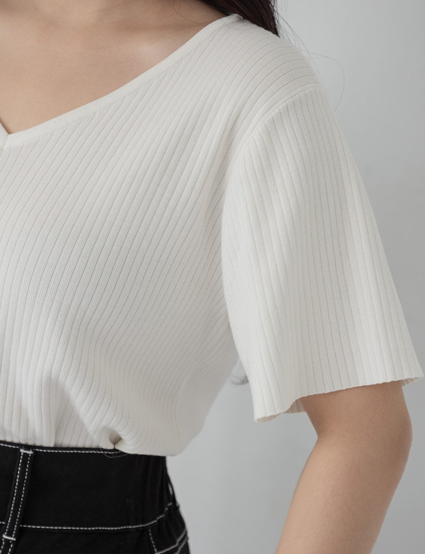 Tence Silky V-Neck Plus Size Ribbed Knit Top