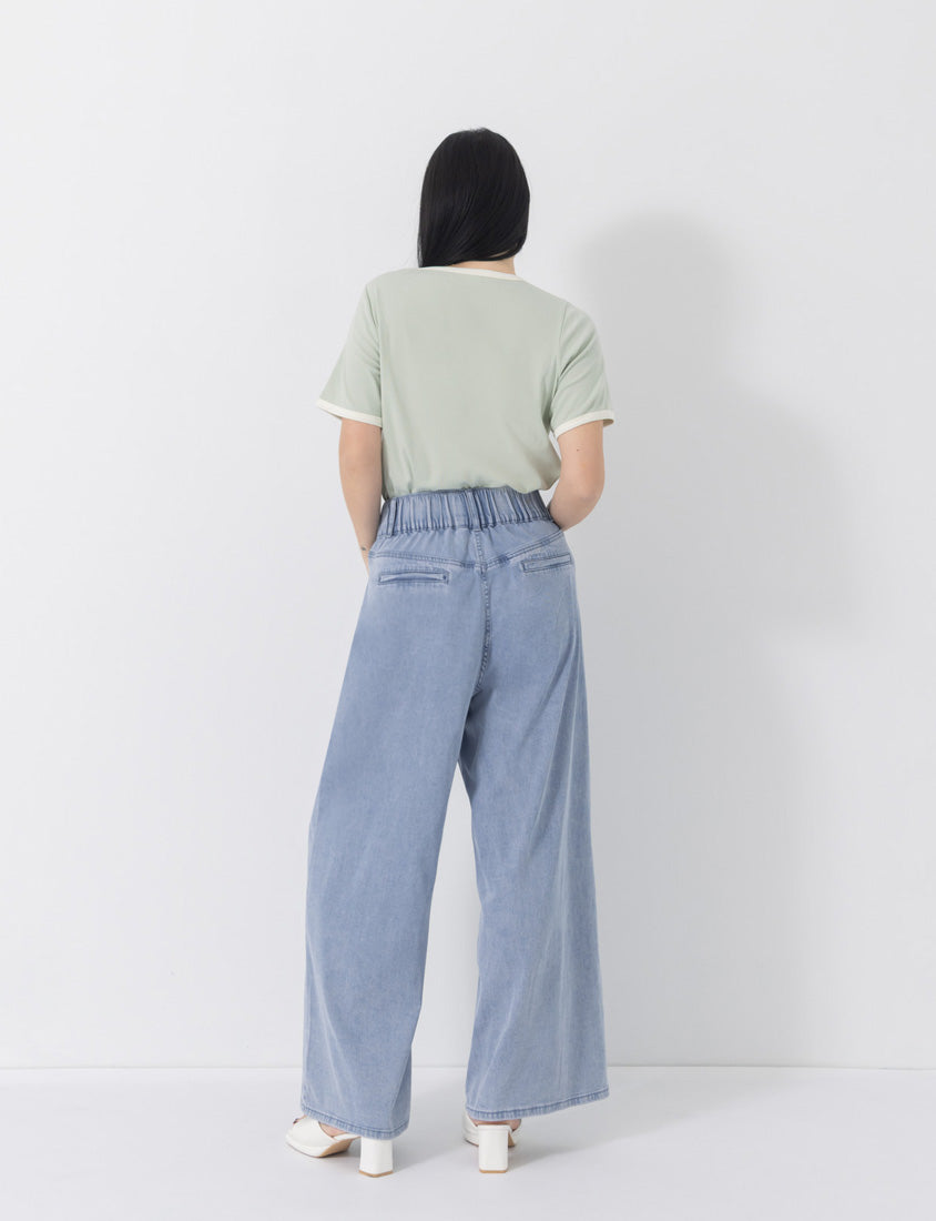 Contrast Cherry Embroidery Crewneck Plus Size Tee