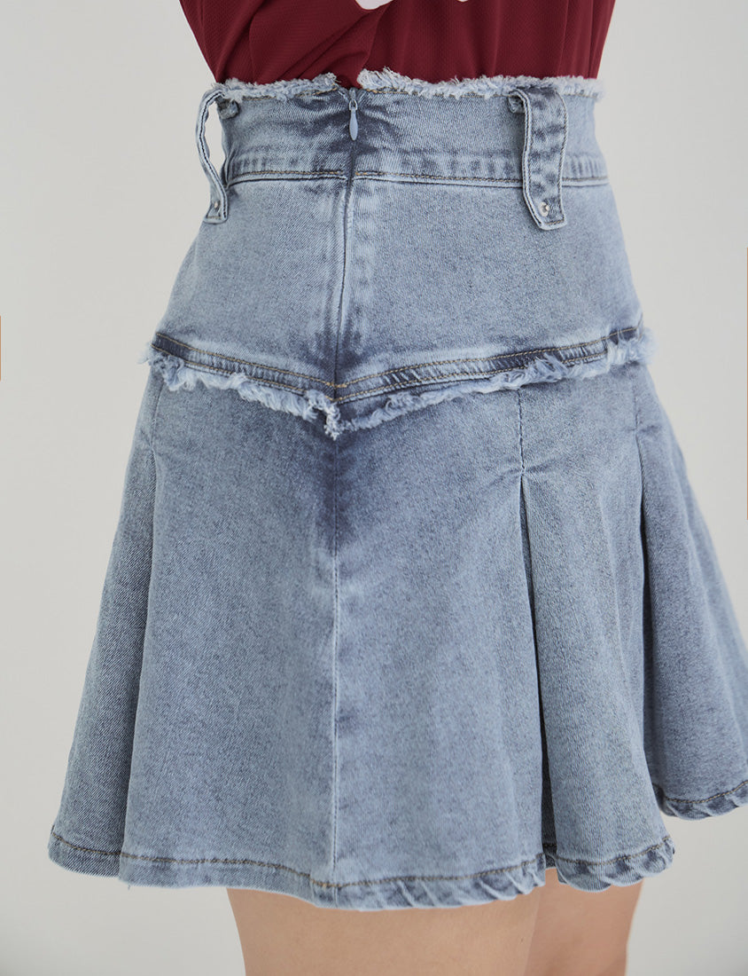 Sweet & Edgy Frayed Denim Pleated Plus Size Mini Skirt
