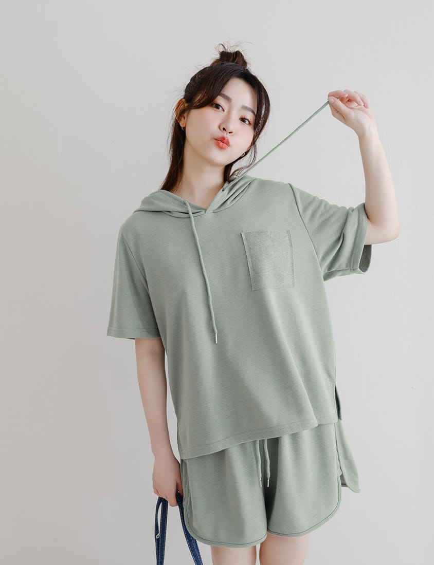 Reverse Square Pocket Plus Size Hooded Top
