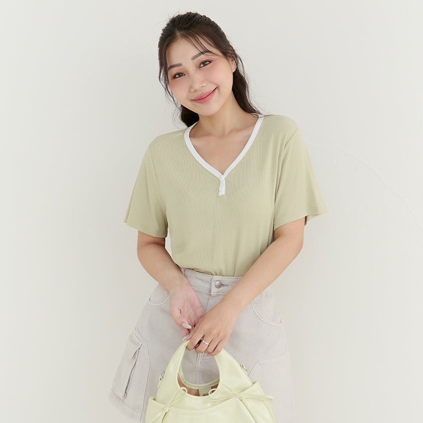 Simple V-Neck Contrast Ribbed Plus Size Tee