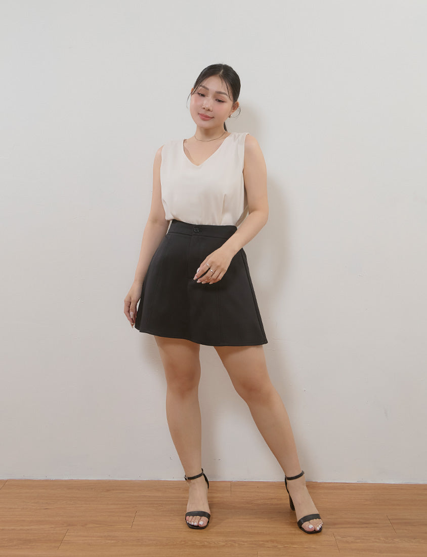 MISS. Silky Cool Slimming V-Waist Tailored Plus Size Skort