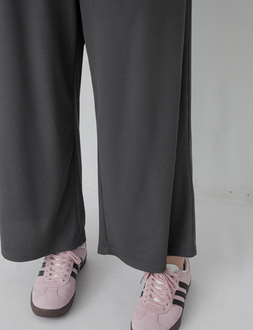 Hip-Contouring Slim Plus Size Wide Leg Pants (Short)