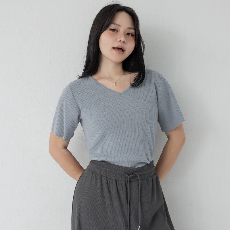 Tence Silky V-Neck Plus Size Ribbed Knit Top