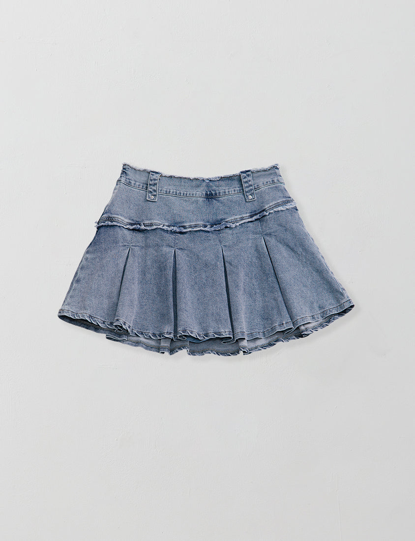 Sweet & Edgy Frayed Denim Pleated Plus Size Mini Skirt