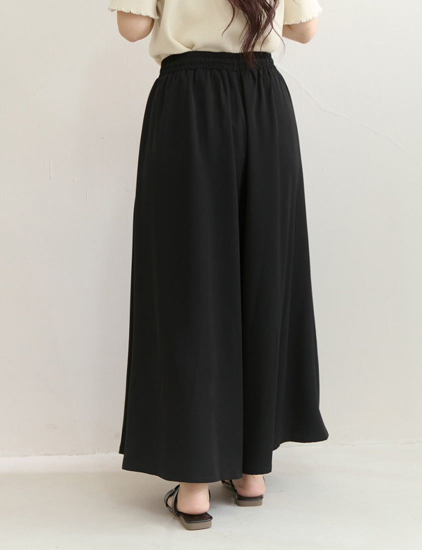 Flattering Pleated Plus Size Wide-Leg Pants